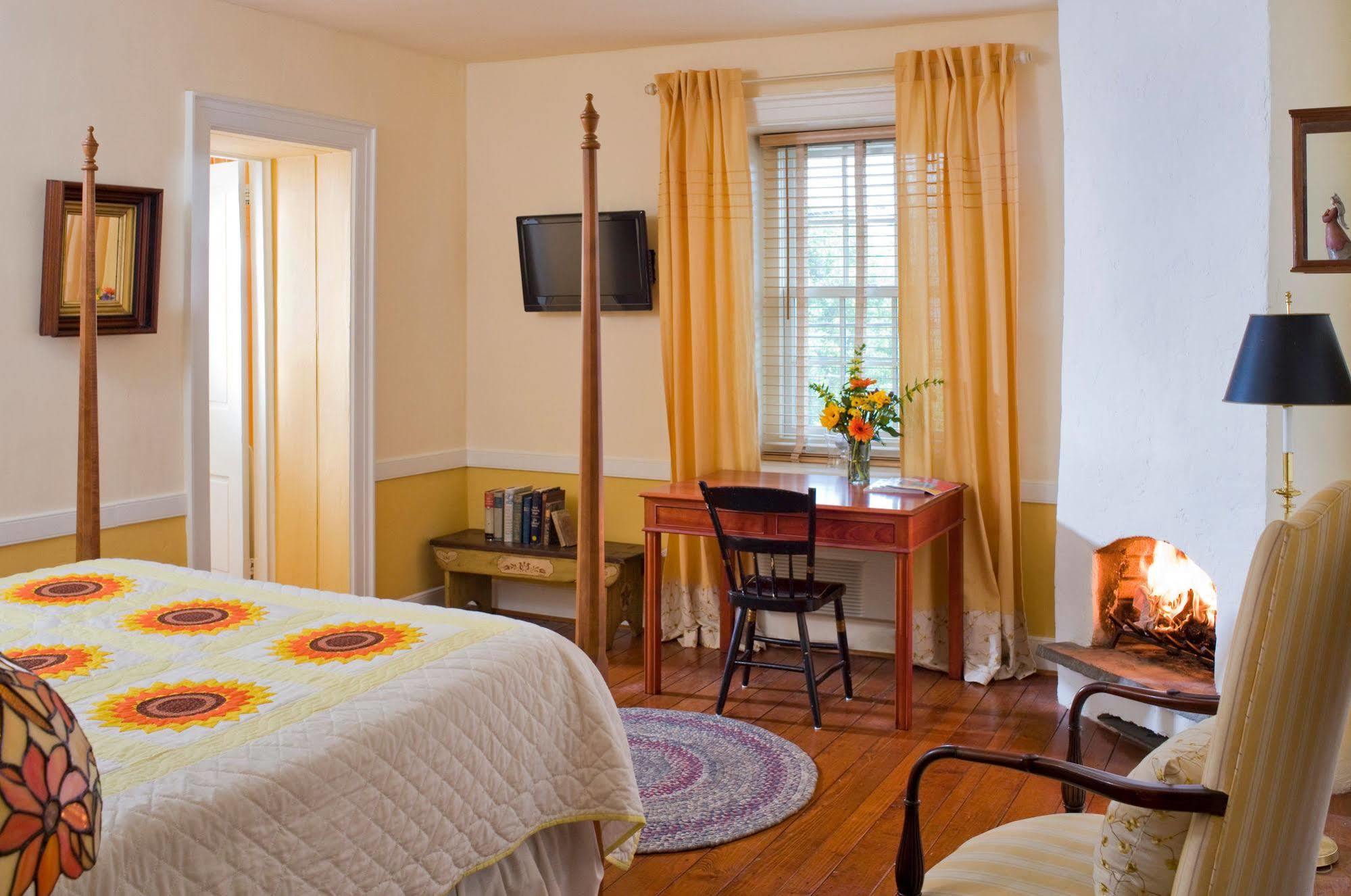 אפרתה Historic Smithton Inn מראה חיצוני תמונה